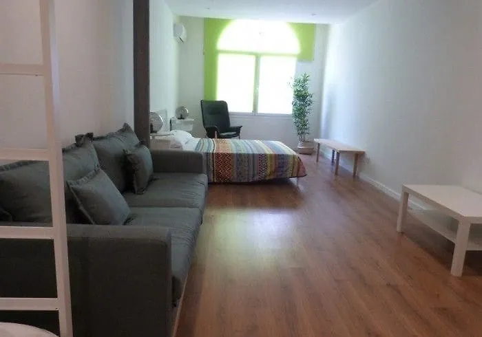 Central And Basic Universitat For Young Hostel Barcelona