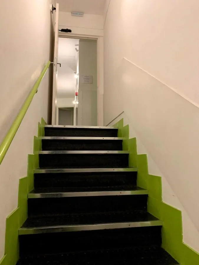 Central And Basic Universitat For Young Hostel Barcelona