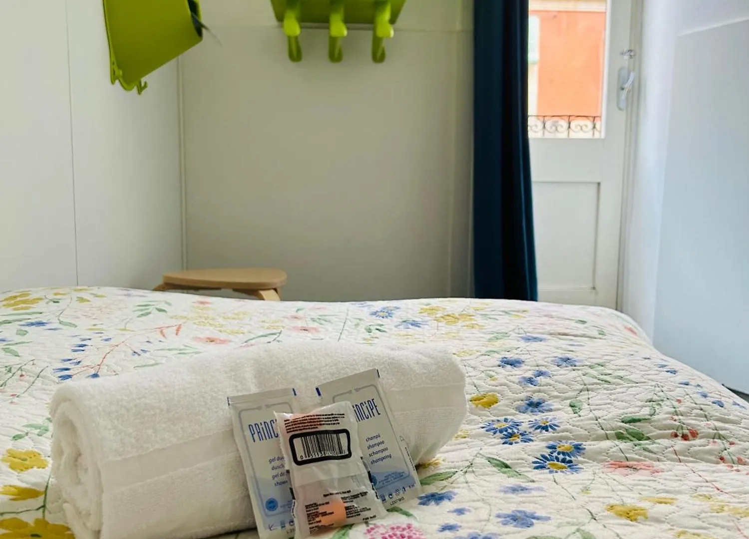 Central And Basic Universitat For Young Hostel Barcelona