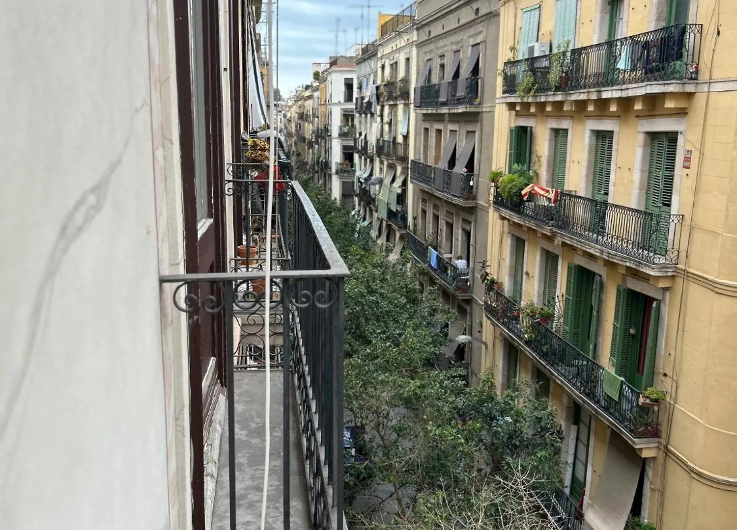 Central And Basic Universitat For Young Hostel Barcelona Spain