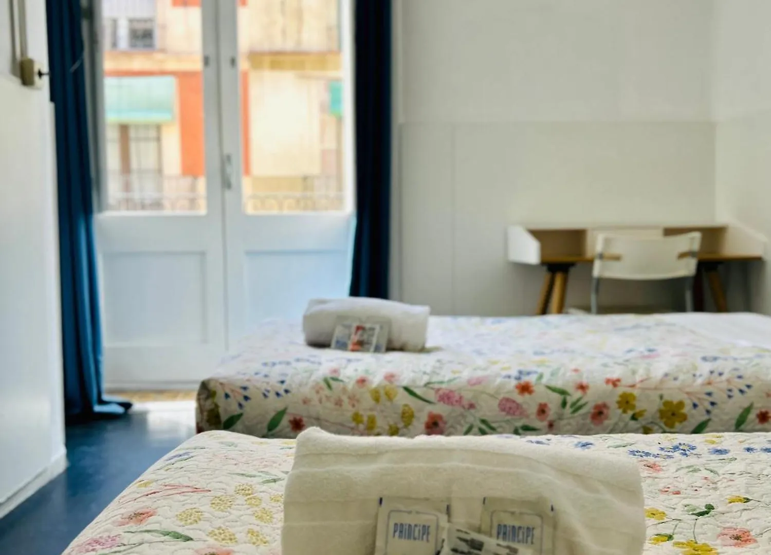 Central And Basic Universitat For Young Hostel Barcelona 0*,  Spain