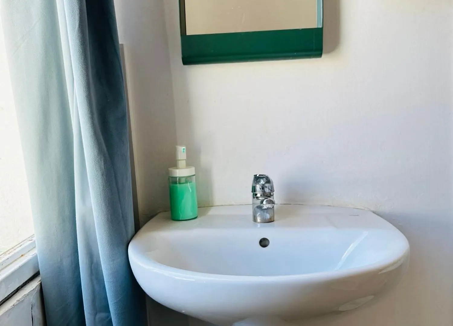 Guest house Central And Basic Universitat For Young Hostel Barcelona