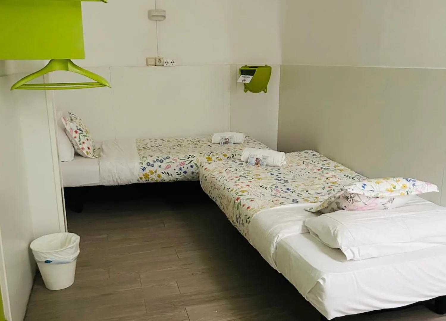 Guest house Central And Basic Universitat For Young Hostel Barcelona