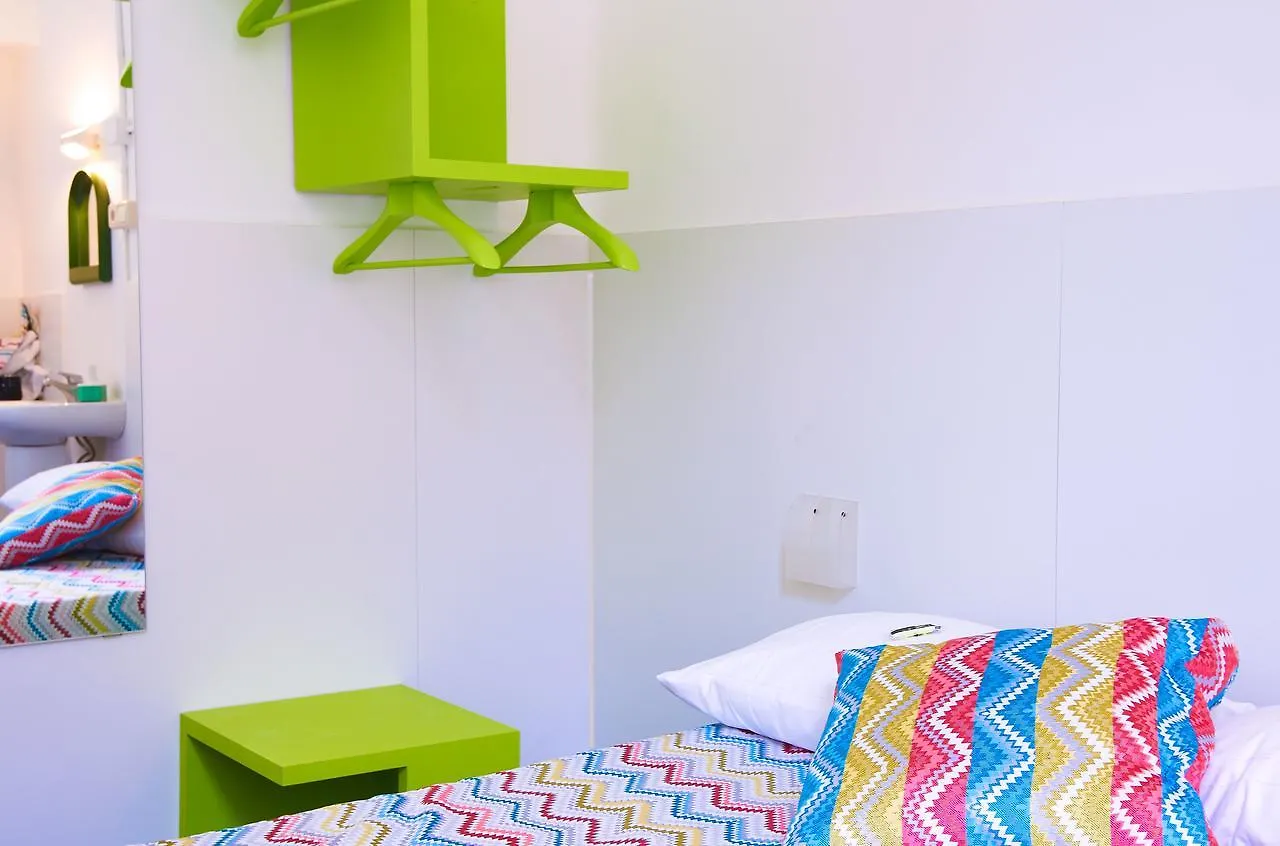 Guest house Central And Basic Universitat For Young Hostel Barcelona Spain