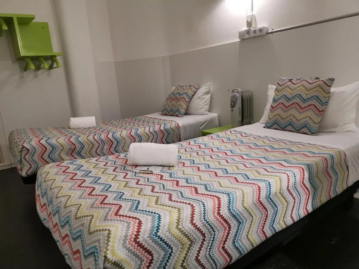 Central And Basic Universitat For Young Hostel Barcelona 0*,