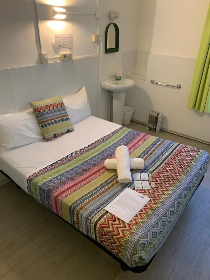 Central And Basic Universitat For Young Hostel Barcelona 0*,  Spain