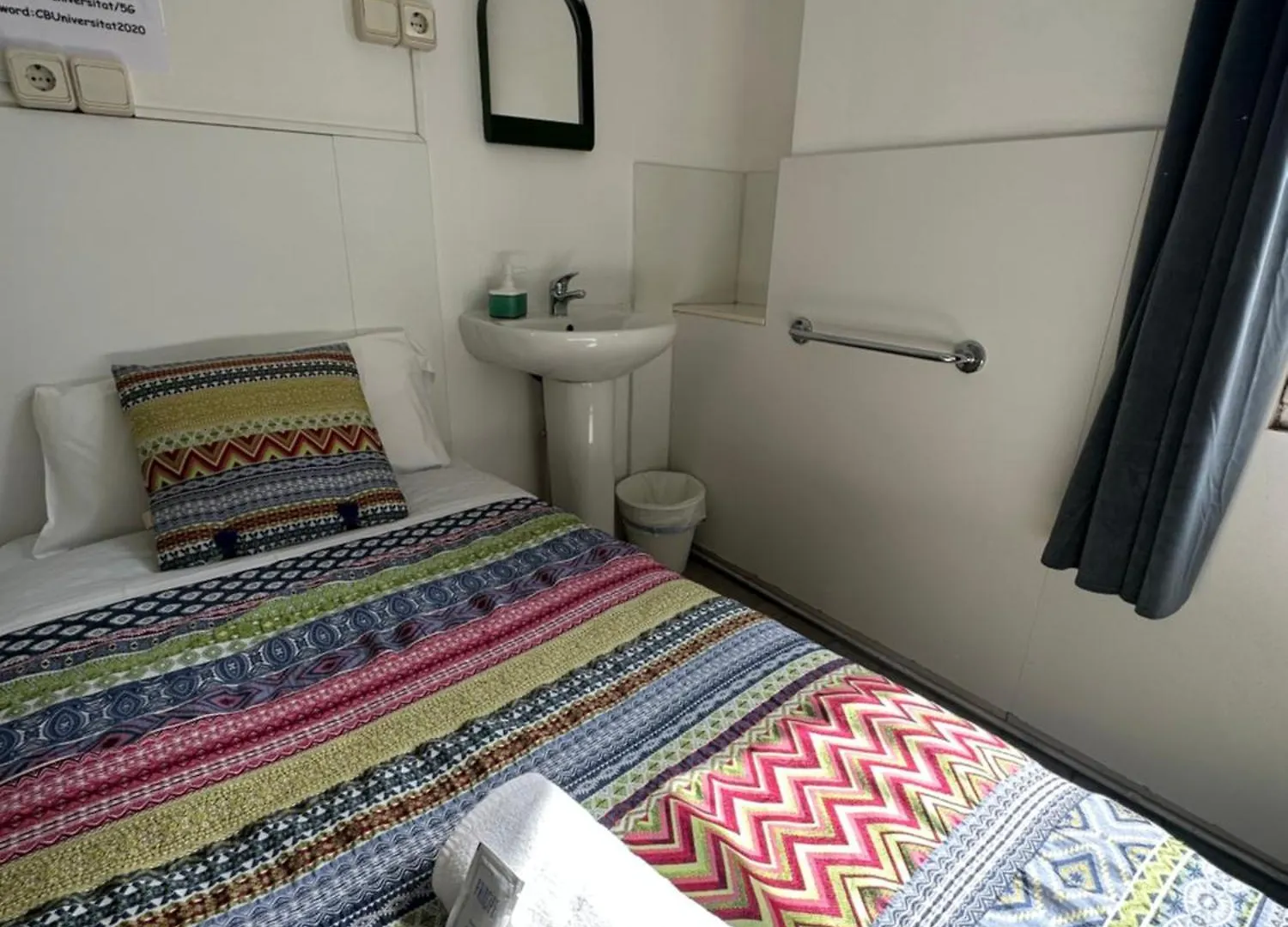 Central And Basic Universitat For Young Hostel Barcelona 0*,  Spain