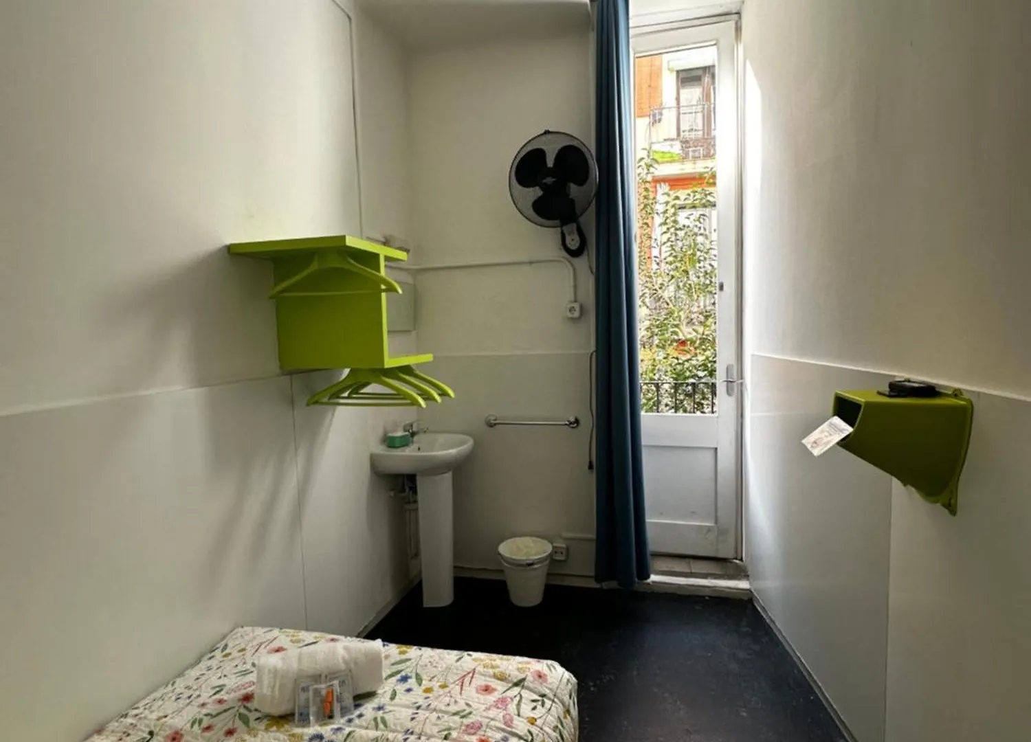 Central And Basic Universitat For Young Hostel Barcelona Guest house