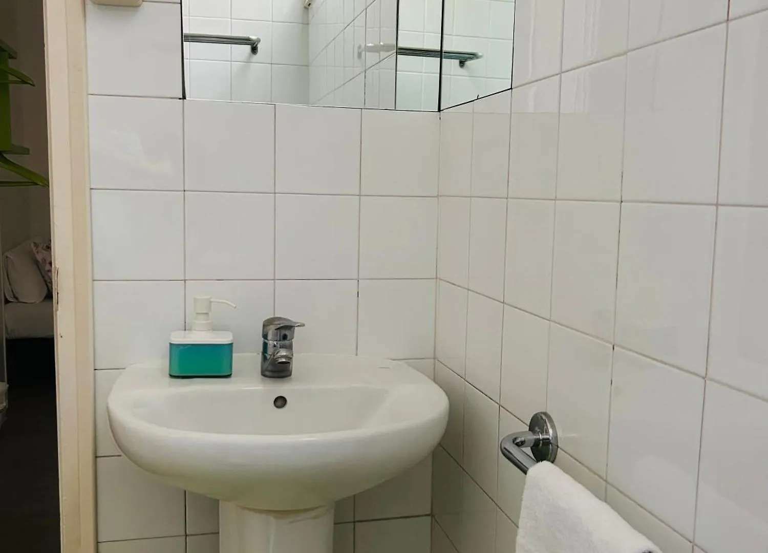 Central And Basic Universitat For Young Hostel Barcelona Guest house