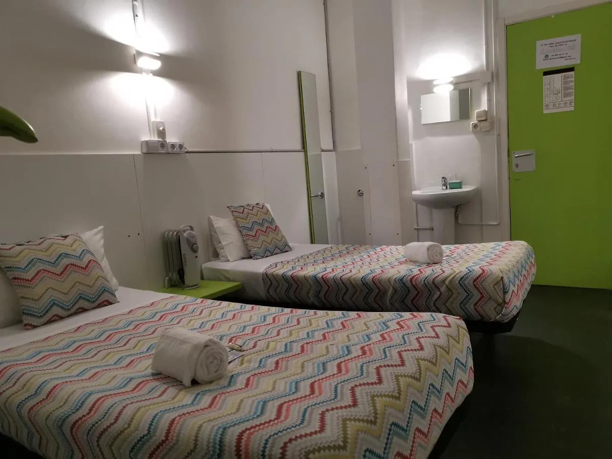 Central And Basic Universitat For Young Hostel Barcelona Guest house